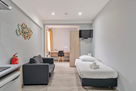 Bed, Photo of the whole room, Seating area, towels, wardrobe