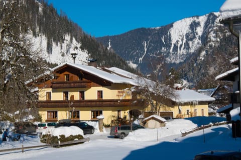 Facade/entrance, Winter