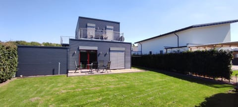 Property building, Day, Garden, Garden view