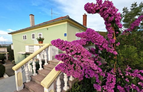 Patio, Facade/entrance