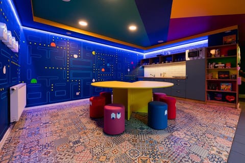 Communal lounge/ TV room, Communal kitchen, Meeting/conference room