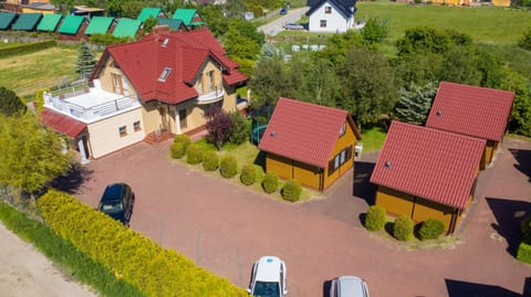 Property building, Day, Neighbourhood, Bird's eye view, Garden, Area and facilities, Parking