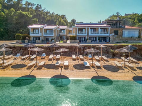 Property building, Day, Natural landscape, Beach, Sea view, sunbed