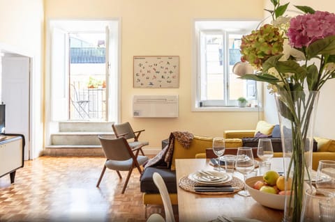 Living room, Photo of the whole room, Dining area