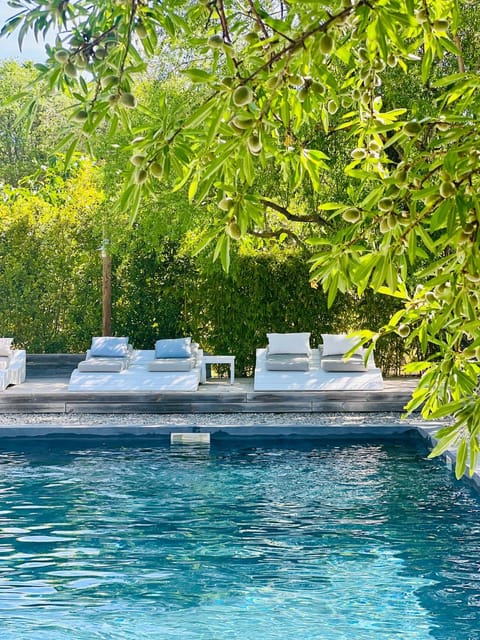 Pool view, Swimming pool, sunbed