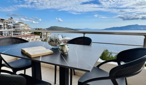 Day, Natural landscape, View (from property/room), Balcony/Terrace, Dining area, Mountain view, Sea view