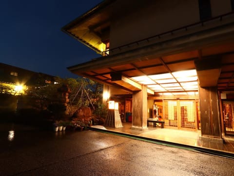 Property building, Facade/entrance, Night