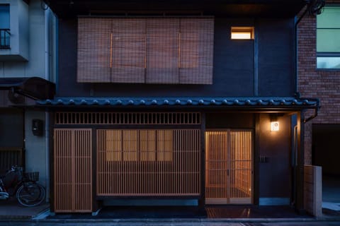 Property building, Facade/entrance, Night