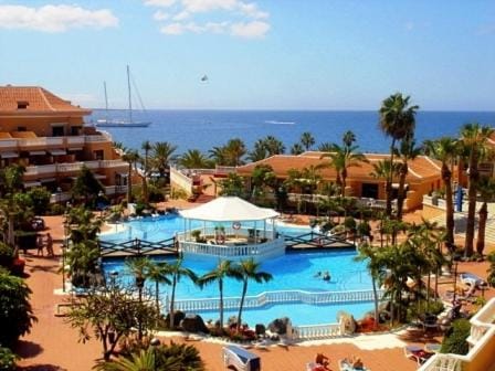 Property building, Bird's eye view, Pool view, Sea view, Swimming pool