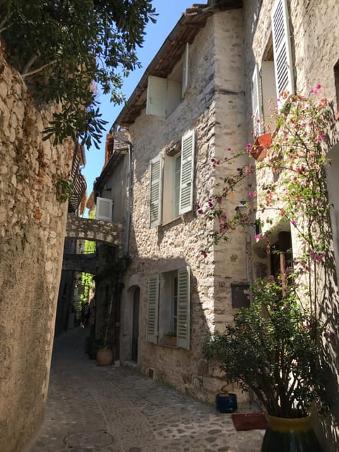 L'élégante - maison de ville avec bains à remous - parking inclus House in Saint Paul de Vence