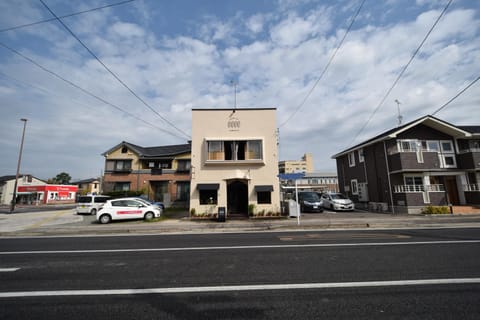 Property building, Day, Neighbourhood, Location
