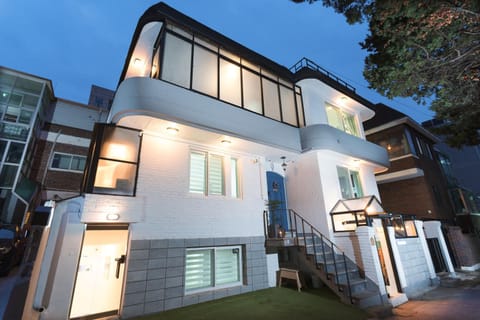 Facade/entrance