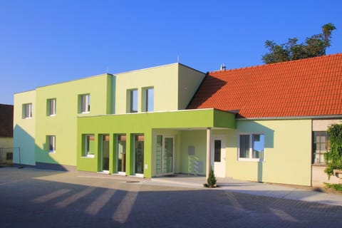 Patio, Communal lounge/ TV room, Lobby or reception