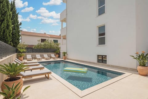 Garden, Swimming pool