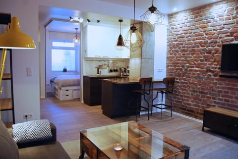 TV and multimedia, Coffee/tea facilities, Kitchen or kitchenette, Living room, Photo of the whole room, Seating area, Dining area