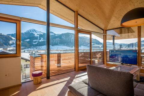 Day, Balcony/Terrace, Living room, Mountain view
