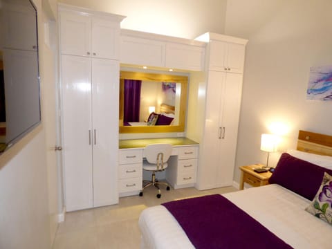 Bed, Decorative detail, Seating area, Bedroom