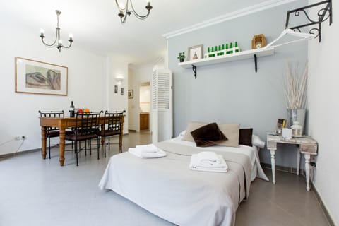 Living room, Seating area, towels