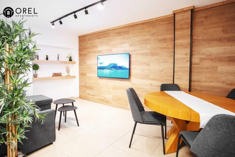 TV and multimedia, Living room, Seating area, Dining area