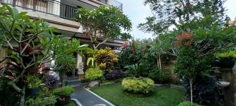 Property building, Spring, Day, Garden, Garden view