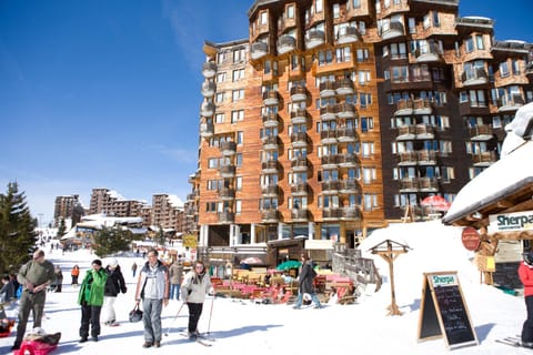 Facade/entrance, Winter, Skiing