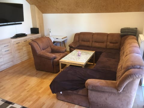 TV and multimedia, Seating area