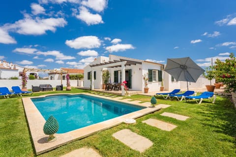 Property building, Patio, Day, Garden, Garden view, Pool view, Swimming pool, sunbed