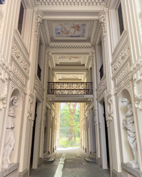 Facade/entrance, Bird's eye view