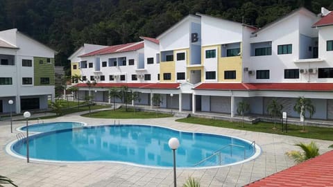 Day, Swimming pool