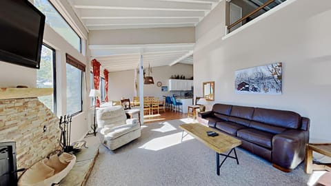 Spacious 3 Bedroom Condo with Loft! Apartment in Mammoth Lakes