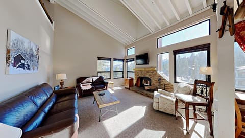 Spacious 3 Bedroom Condo with Loft! Apartment in Mammoth Lakes