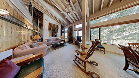 Comfortable 4 Bedroom Condo Apartment in Mammoth Lakes