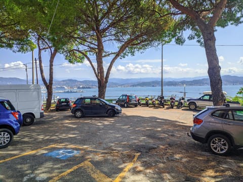 Sea view, Parking