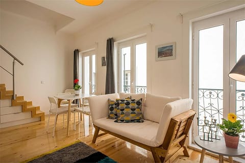 Communal lounge/ TV room, City view, Quiet street view