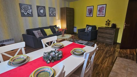 Living room, Seating area, Dining area