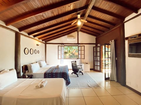 Bed, TV and multimedia, Living room, Photo of the whole room, Seating area, Bedroom, air conditioner