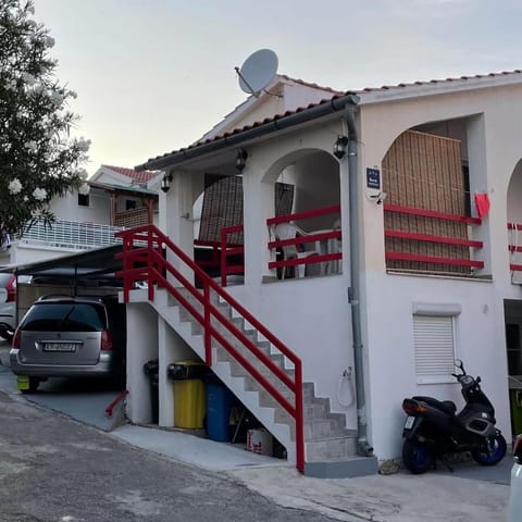 Property building, Day, Parking