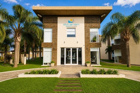 Property building, Facade/entrance, Day, Natural landscape, Garden, Garden view
