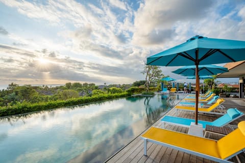 Property building, Swimming pool, Swimming pool