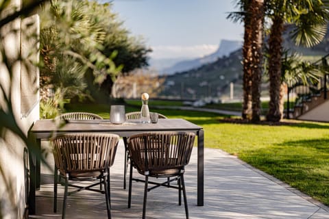 Garden, View (from property/room), Dining area