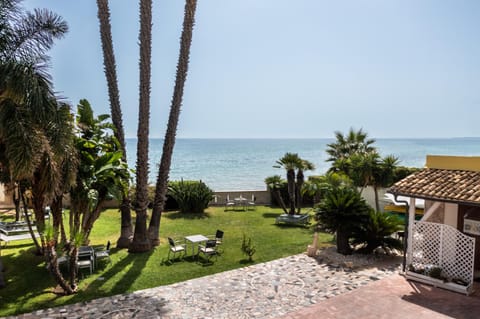 Garden, Garden view, Sea view, sunbed