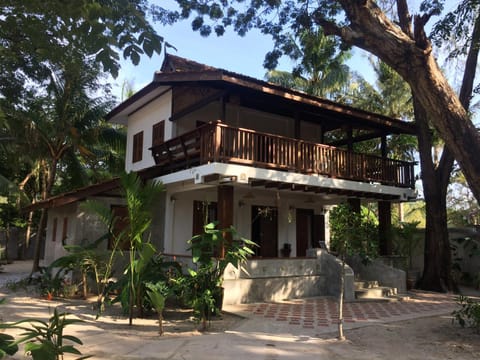 Communal lounge/ TV room, Facade/entrance, Activities, Activities, Bird's eye view, Summer, Garden, Snorkeling, Snorkeling, Balcony/Terrace, Floor plan, Beach, Canoeing, Communal kitchen, On site, Garden view, Sea view, Sunrise