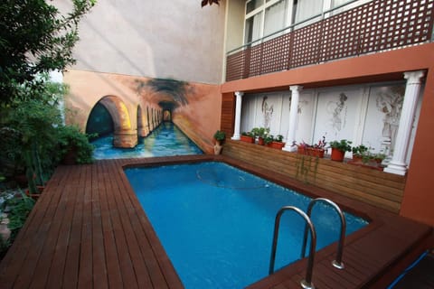 Swimming pool