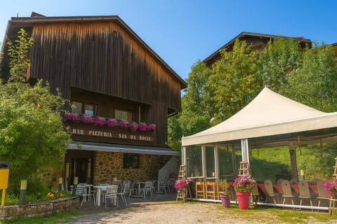 Property building, Restaurant/places to eat