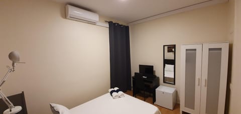 TV and multimedia, Decorative detail, Bedroom, air conditioner