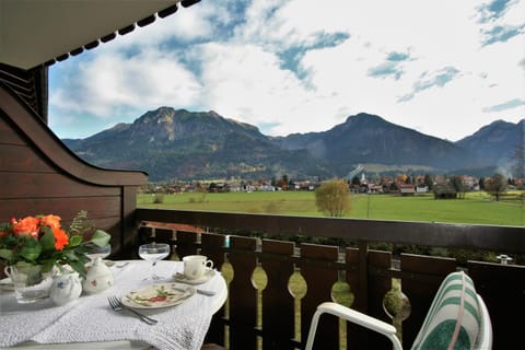 Balcony/Terrace, Mountain view