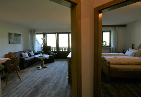 TV and multimedia, Balcony/Terrace, Living room, Seating area, Bedroom