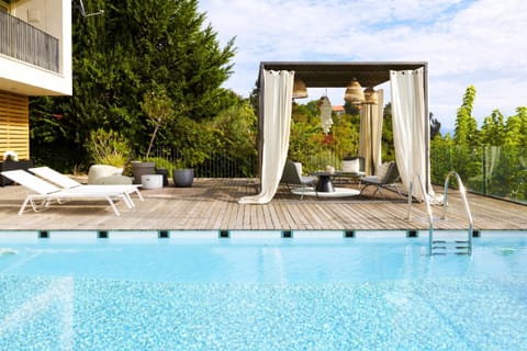 Property building, Patio, Day, Natural landscape, Pool view, Swimming pool, sunbed