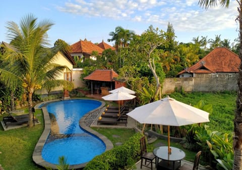 Garden view, Pool view, Swimming pool, sunbed