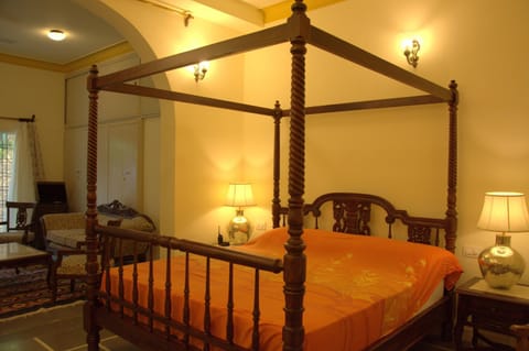 Bed, Living room, Photo of the whole room, Bedroom